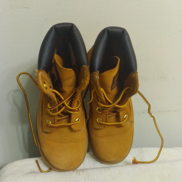 KIDS Tan Lace-Up Timberland Boots Size 11, Measures 6 Inches Inside - Picture 13 of 16